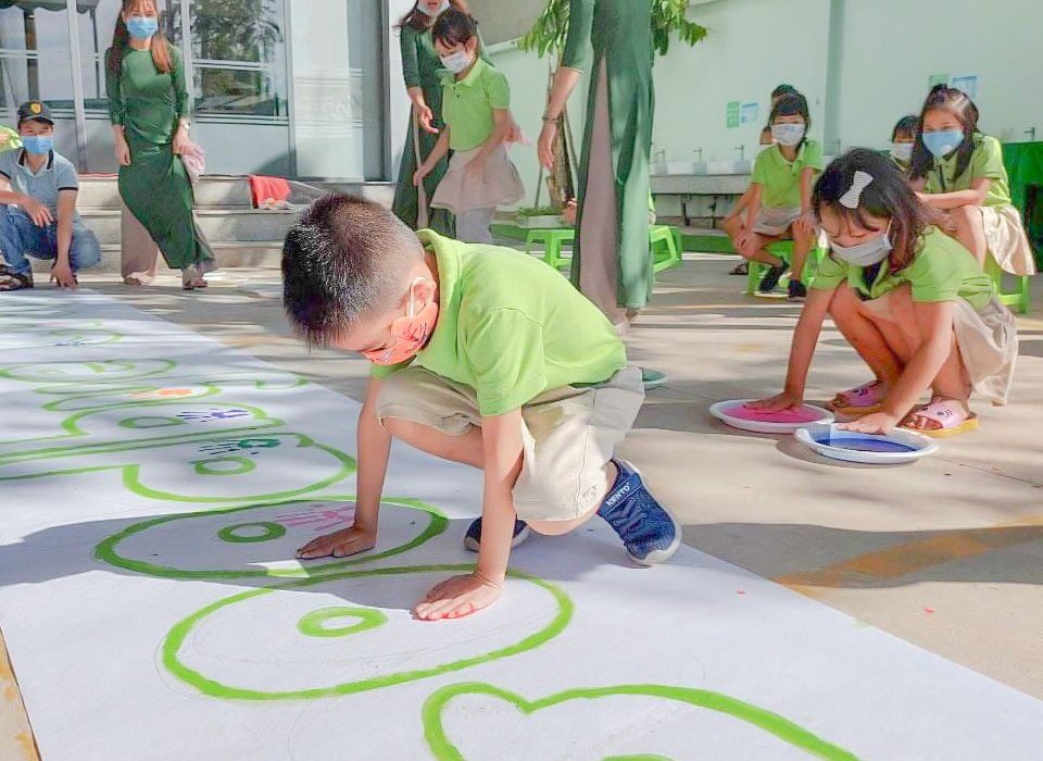 Hoạt độHoạt động ngoại khóang ngoại khóa