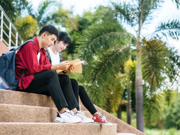 Danh sách các môn học lớp 12 cập nhật mới nhất - Hệ Thống Trường Hội ...