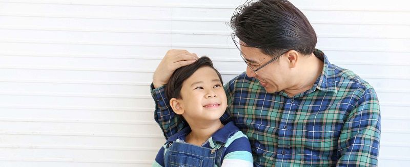Cha mẹ nên làm gì để trẻ học cách xin lỗi và cảm ơn? 