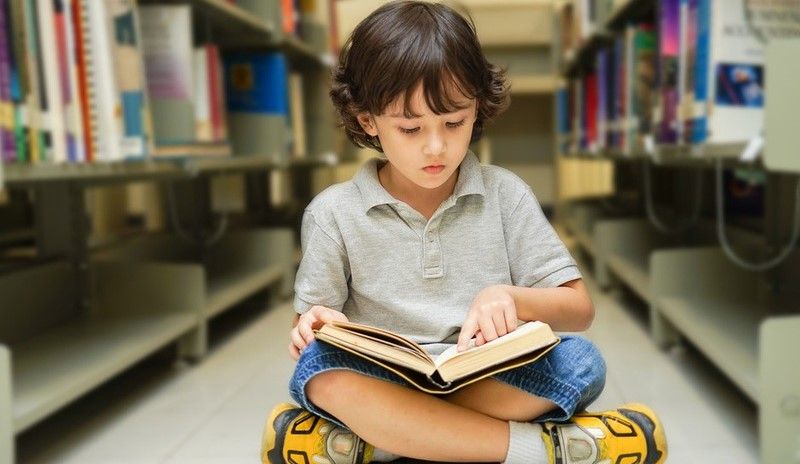 Dẫn trẻ đi nhà sách thường xuyên và mua cho trẻ những cuốn sách phù hợp với sở thích, lứa tuổi 