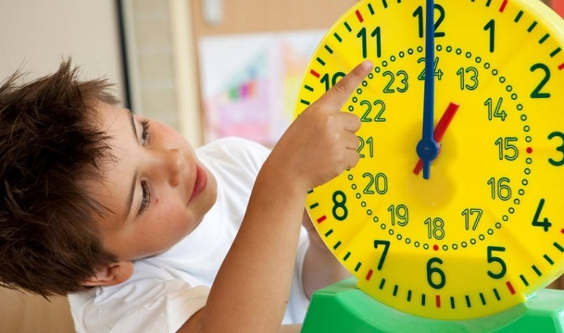 Lý do nên dạy trẻ xem đồng hồ