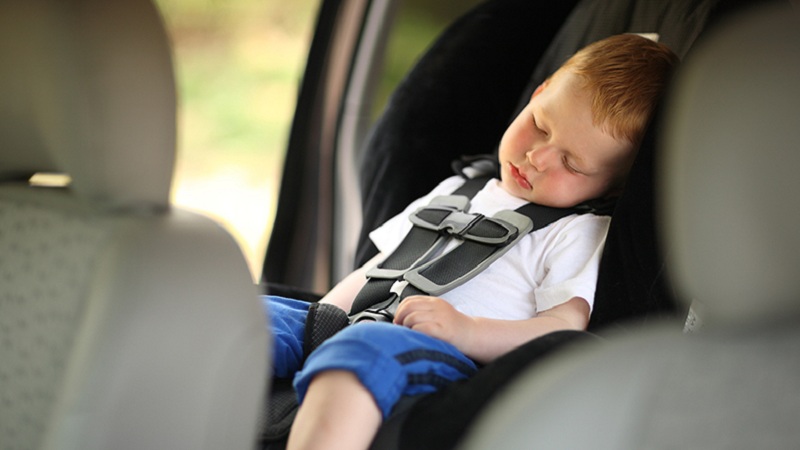 Nguy hiểm của việc bỏ quên trẻ trên xe ô tô