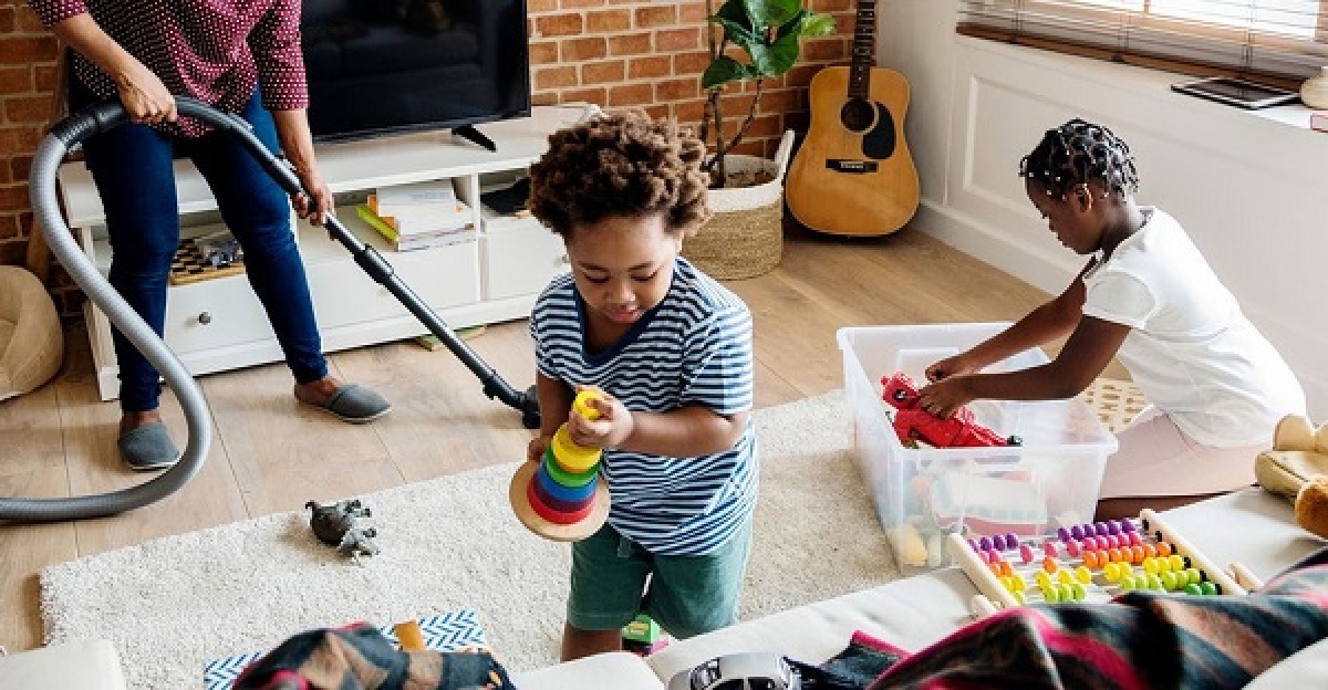 Kết hợp dạy trẻ kỹ năng sống khi làm việc nhà