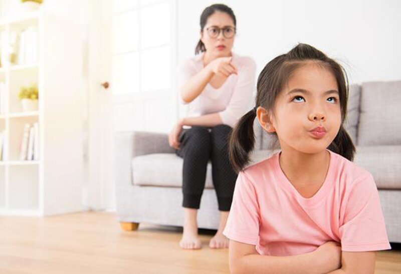Để dạy trẻ biết vâng lời, cha mẹ cần tránh nhắc lại quá nhiều