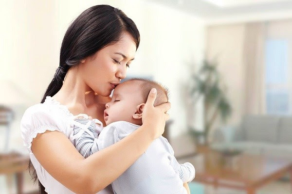 Tại sao con khóc nhiều và cách giúp trẻ bình tĩnh hiệu quả