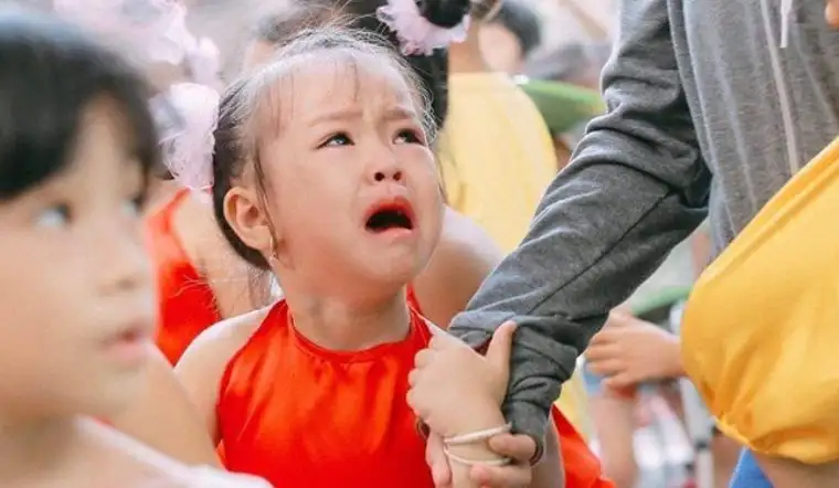 Ba mẹ hứa để trấn an khi bé khóc quá nhiều nhưng không thực hiện 