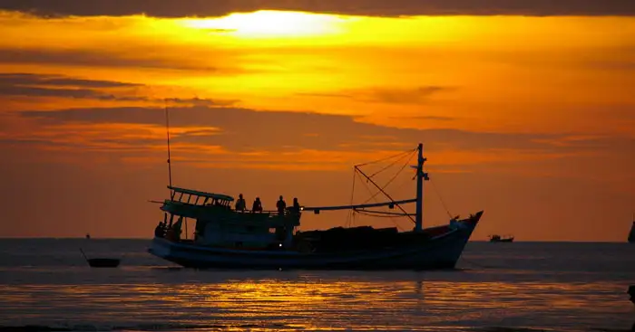 Chiếc thuyền ngoài xa" của Nguyễn Minh Châu