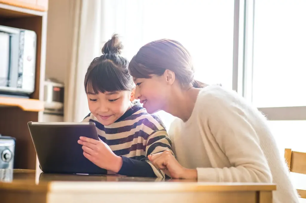 Cách Phụ Huynh Đồng Hành Cùng Con Tuổi Dậy Thì