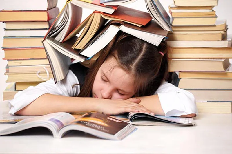 Áp lực học tập dẫn đến trẻ tự cô lập mình
