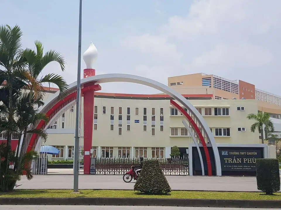Trường THPT chuyên Trần Phú – Hải Phòng
