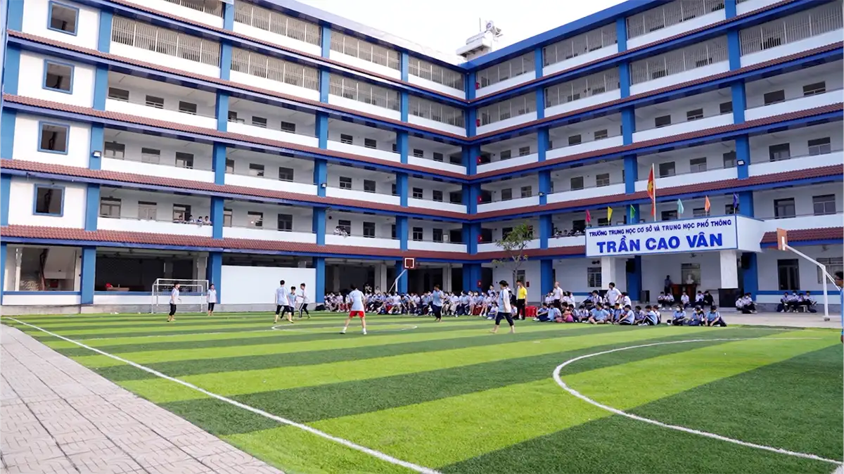 Khuôn viên trường THCS - THPT Nội Trú Trần Cao Vân