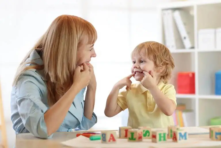 Nhờ chuyên gia can thiệp để cải thiện tình trạng tự kỷ
