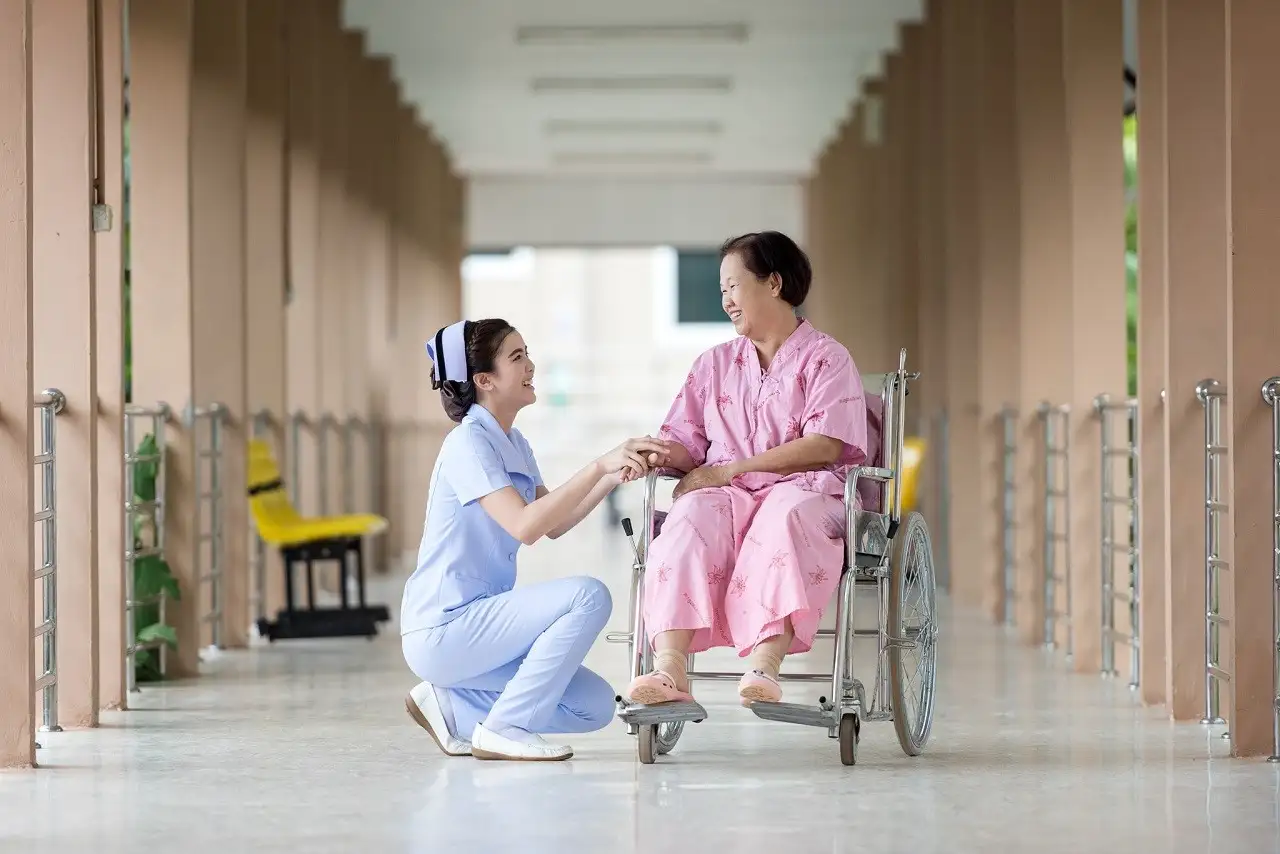 Mức Lương Ngành Điều Dưỡng Hiện Nay – Việt Nam và Quốc Tế