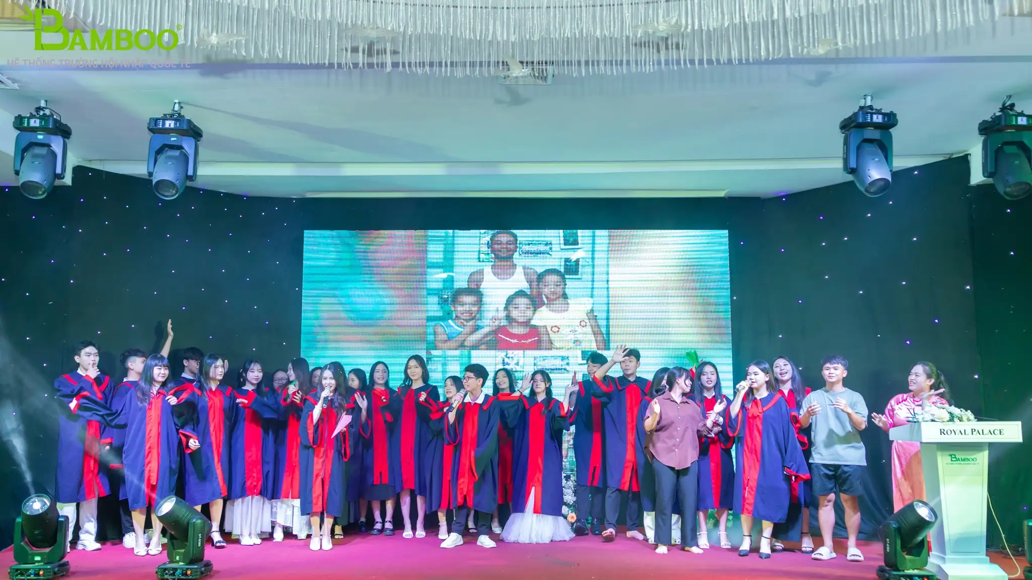 Cơ Hội Nghề Nghiệp & Mức Lương Ngành Du Lịch