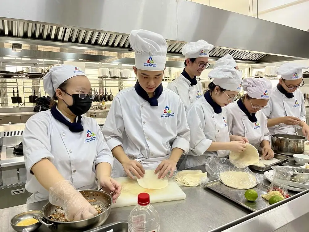 Định hướng nghề nghiệp dài hạn cũng là yếu tố quyết định nên học cao đẳng hay đại học