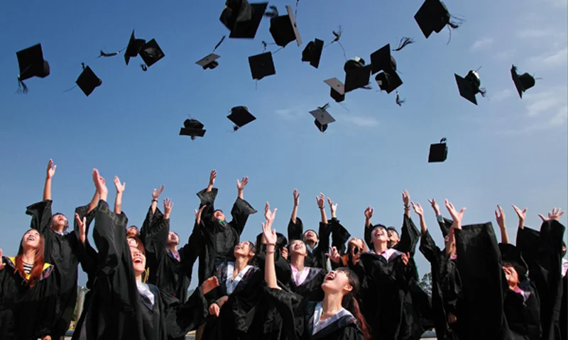 Đưa ra lựa chọn nên học cao đẳng hay đại học không phải là quyết định khó