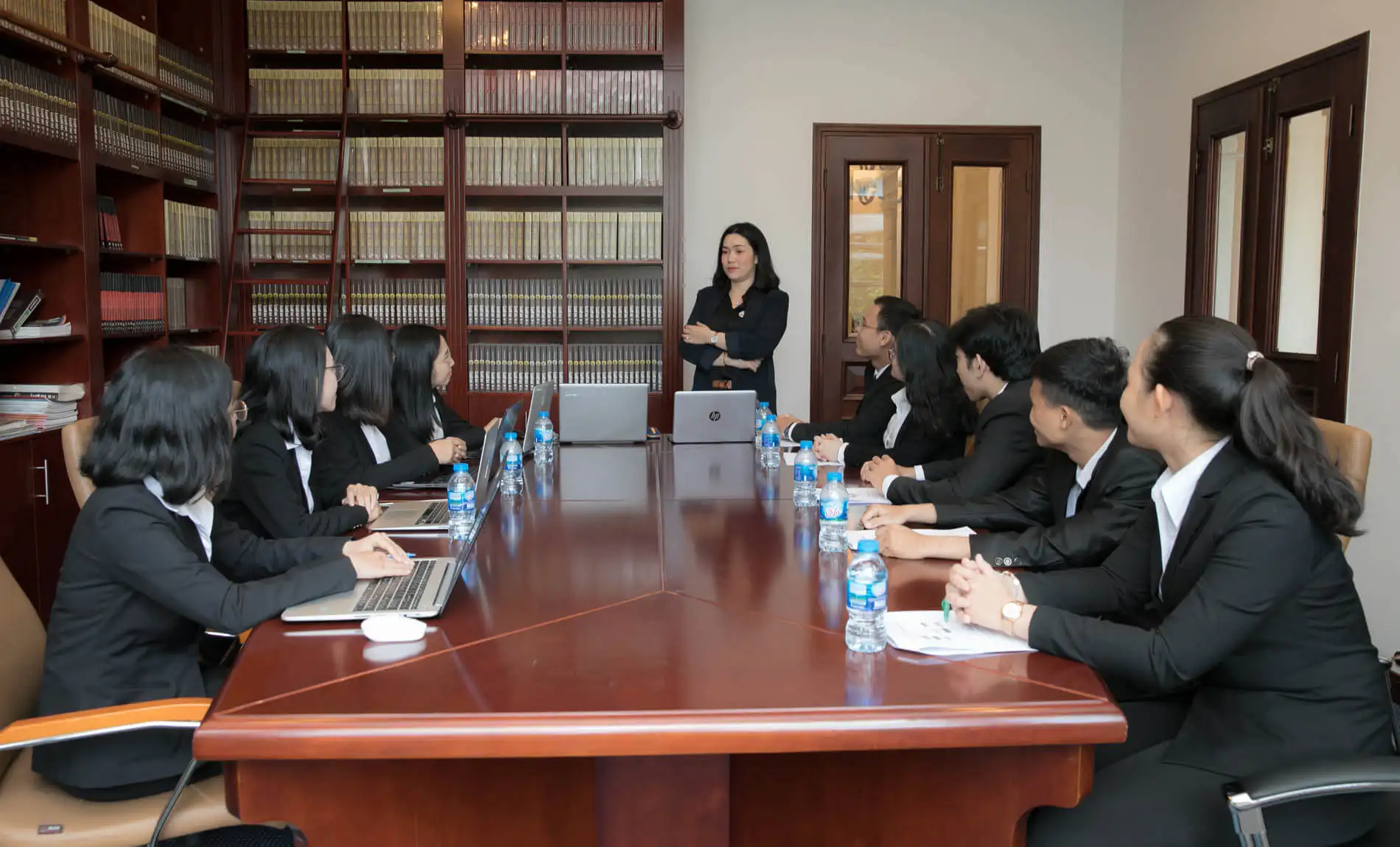 Kinh Nghiệm Học Và Làm Ngành Luật Kinh Tế Hiệu Quả