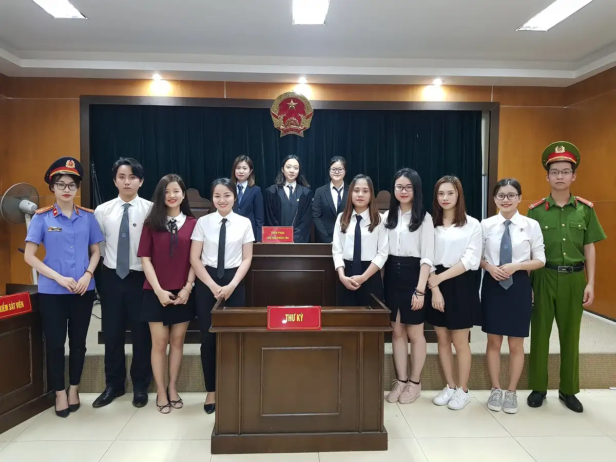 Ngành Luật Kinh Tế mang đến nhiều cơ hội nghề nghiệp trong cơ quan nhà nước, doanh nghiệp hoặc khởi nghiệp pháp lý.