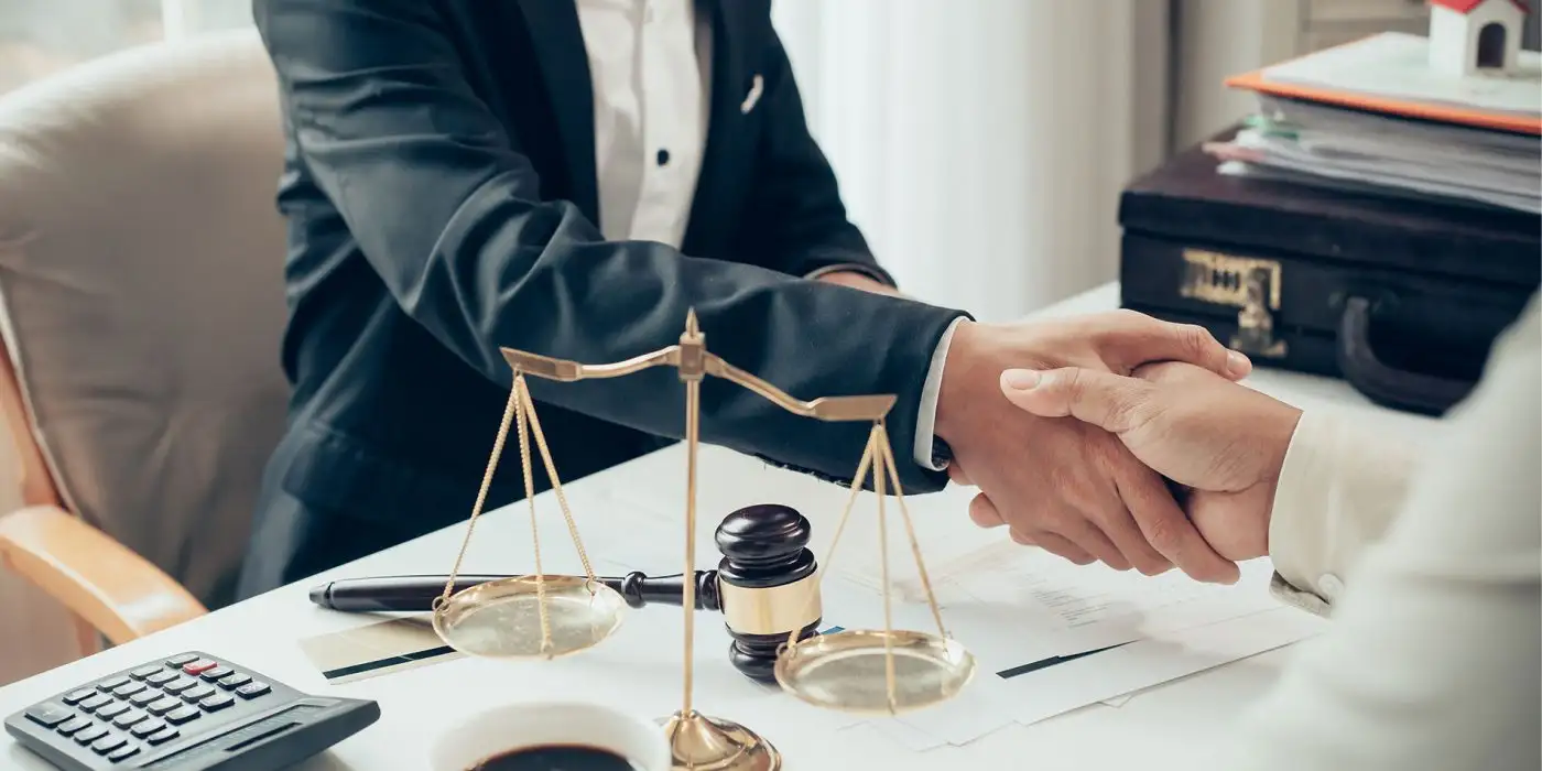 Tổng Hợp Trường Đào Tạo Ngành Luật Kinh Tế Nổi Bật Tại TPHCM