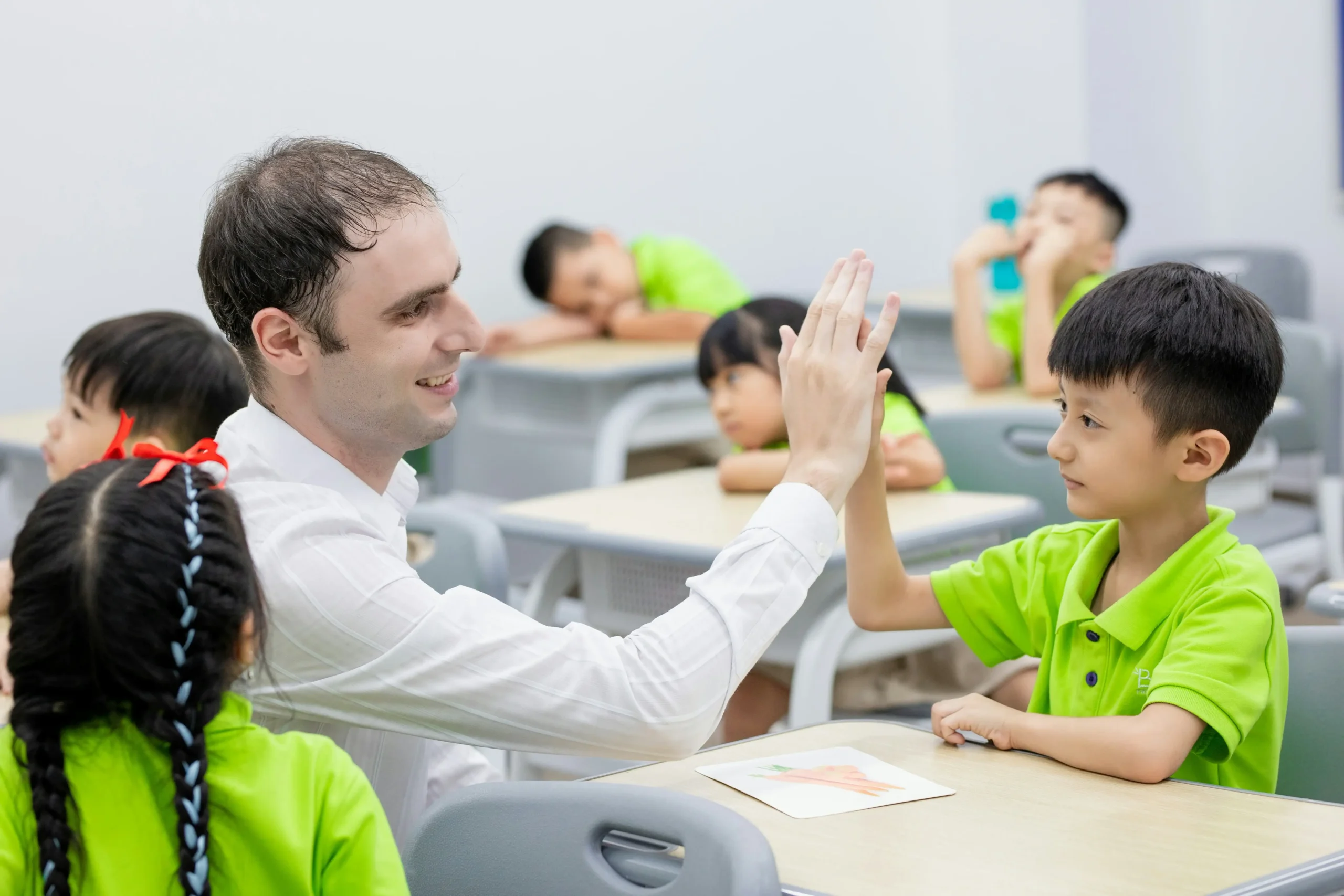 Giáo viên Tiếng Anh