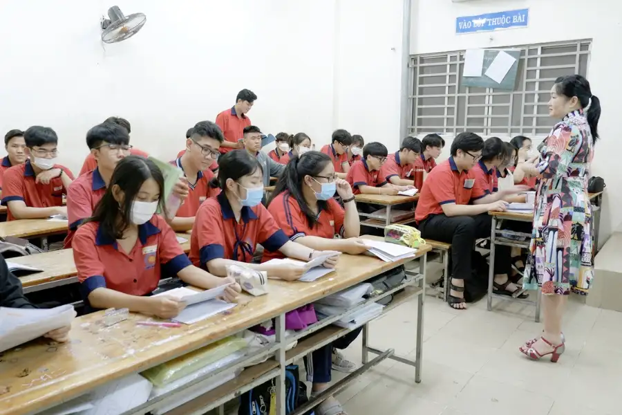 Trường THCS – THPT Lạc Hồng